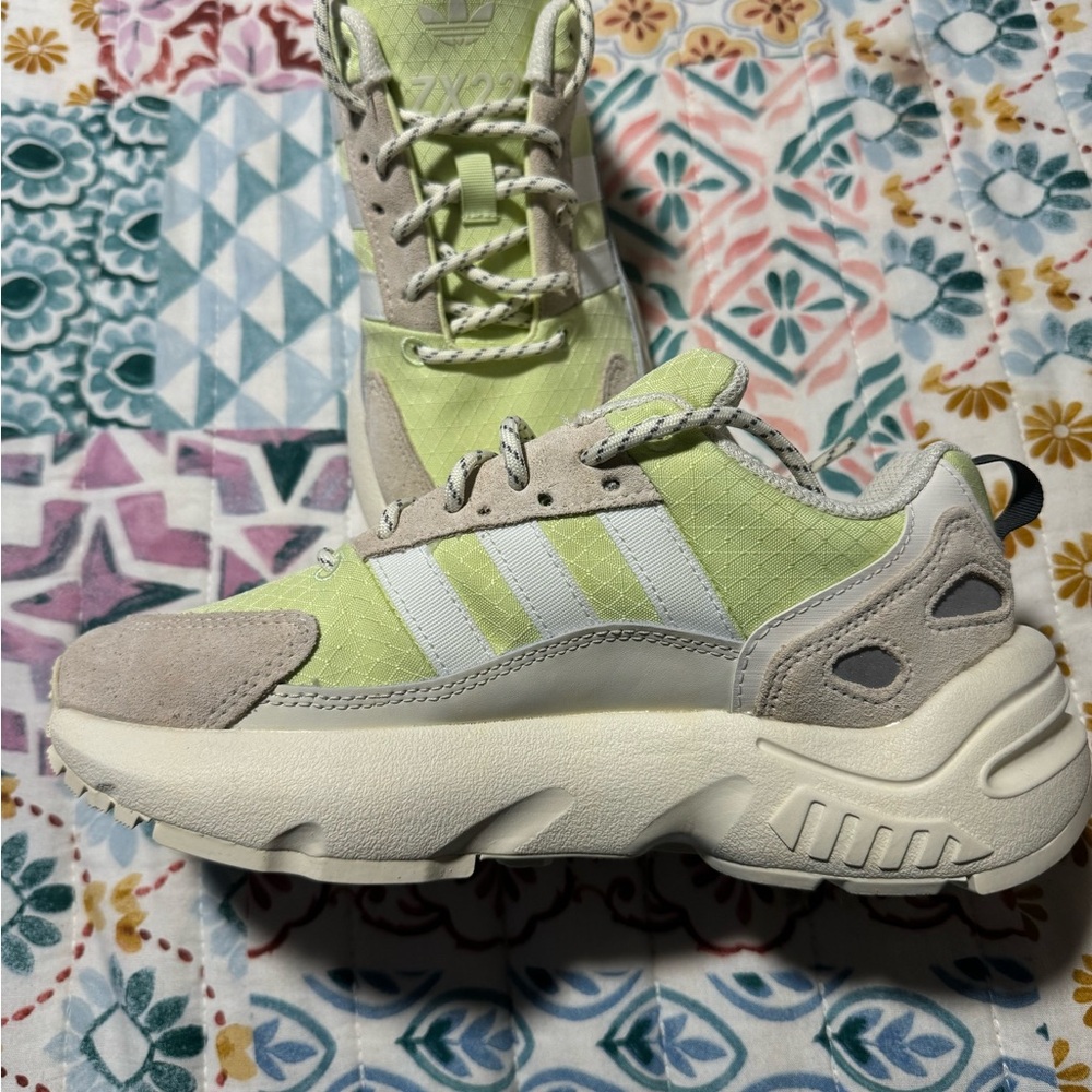 Adidas ZX22 sneaker